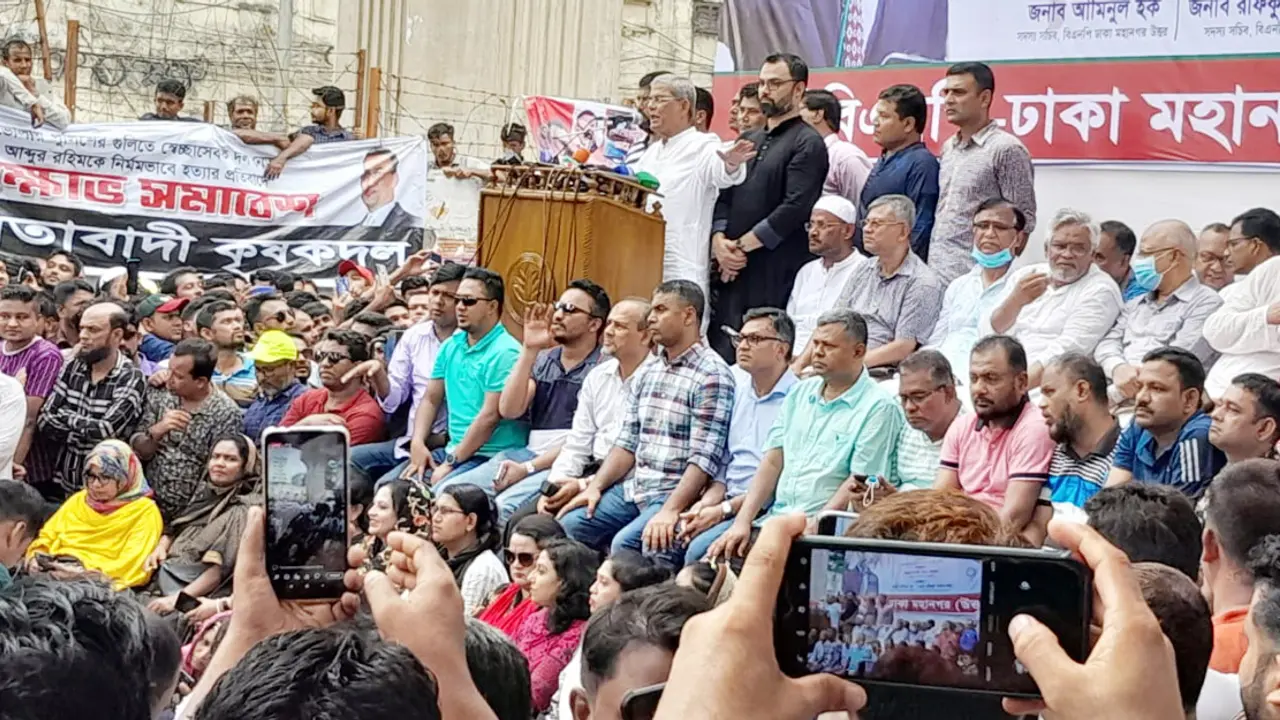 সরকার পেছনের রাস্তা দিয়েও পালানোর সুযোগ পাবে না : মির্জা ফখরুল
