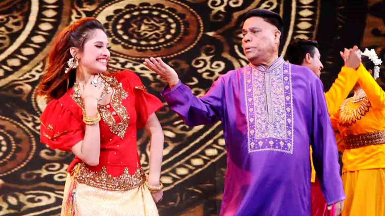 সুন্দরী মডেলের সঙ্গে ‘রঙের দুনিয়া’য় মাহফুজুর রহমান