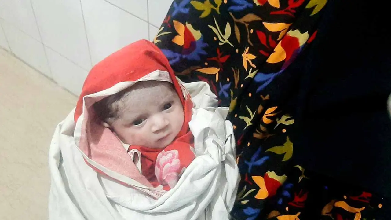 ট্রাকচাপায় অন্তঃসত্ত্বা মায়ের মৃত্যু, জন্ম নিল নবজাতক