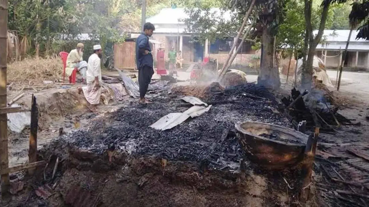 একই গ্রামে ৯ বার রহস্যজনক আগুন, ঘুমাতে পারছে না গ্রামবাসী