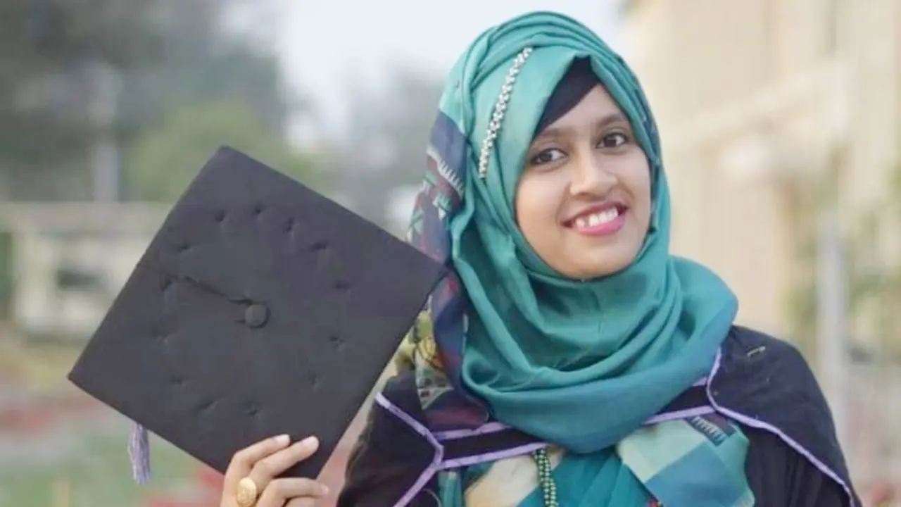 মেট্রোরেলের প্রথম নারী চালক নোবিপ্রবির আফিজা