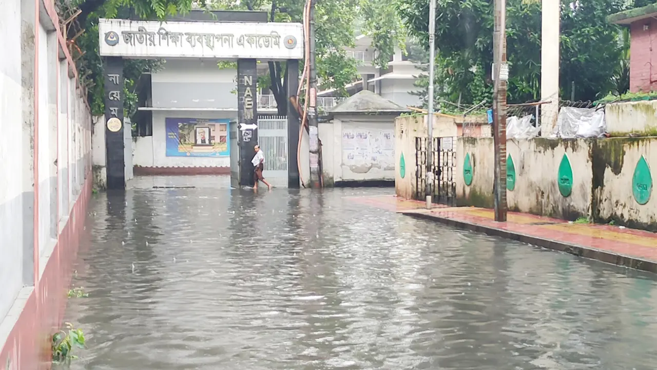 এক ঘণ্টার বৃষ্টিতে চার ঘণ্টার ভোগান্তি