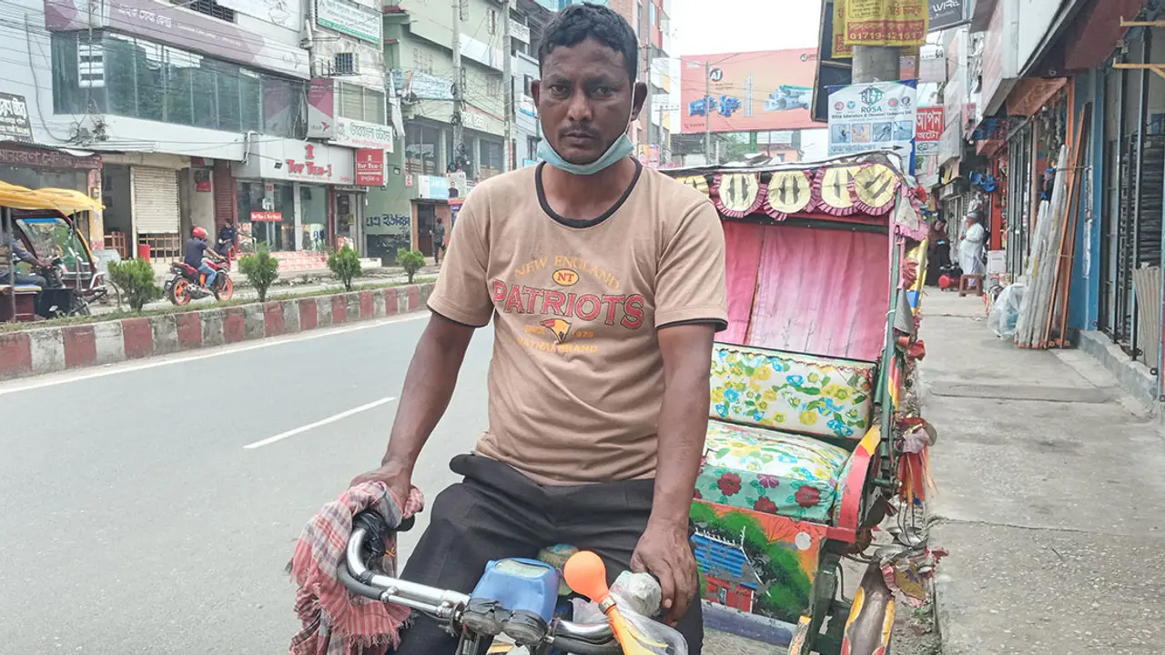 ক্যানসার নিয়ে রিকশা চালান মজিদুল