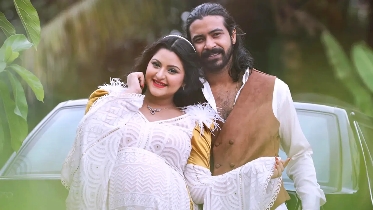 রোম্যান্টিক ছবিতে মুগ্ধতা ছড়ালেন রাজ-পরী