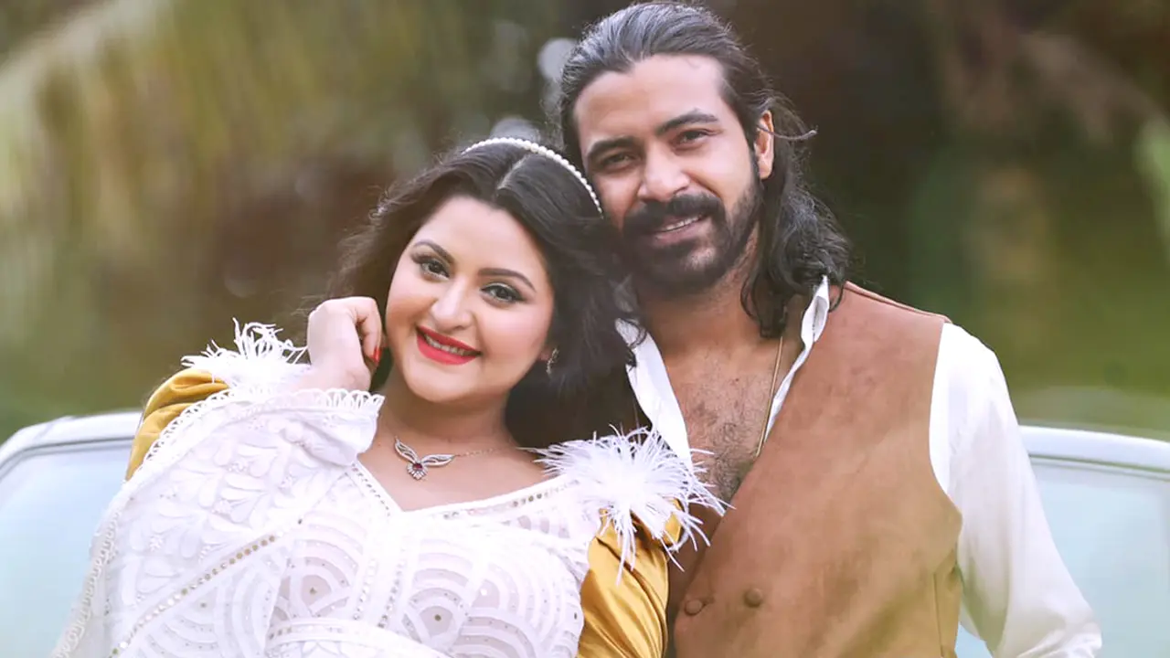 পরীমণির প্রতি মুগ্ধতার কথা জানালেন রাজ