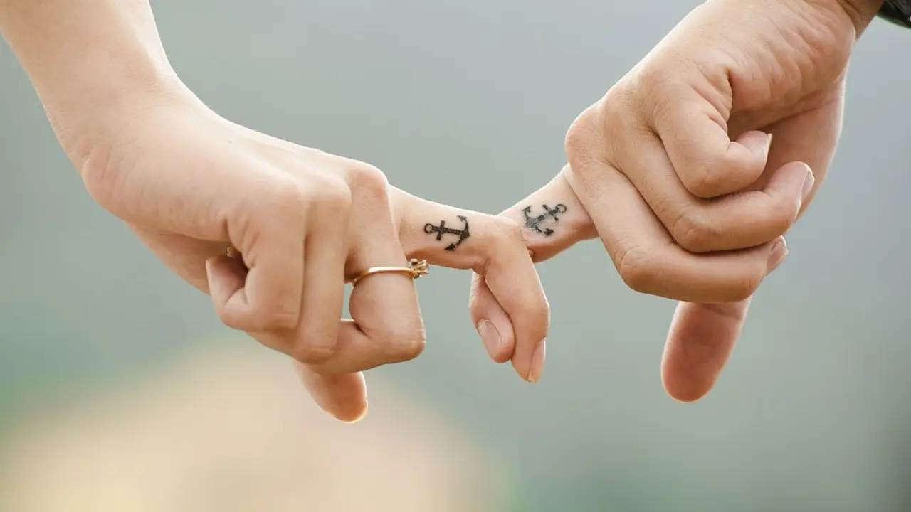 প্রিয়জন পরকীয়া করছে কি না বুঝবেন যেভাবে