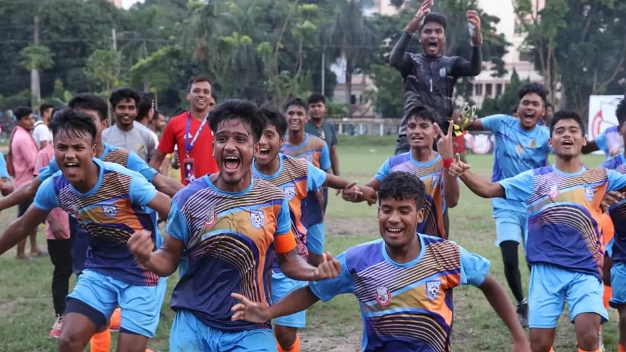 স্কুল ফুটবলে বাংলাদেশের সেরা নীলফামারীর স্কুল