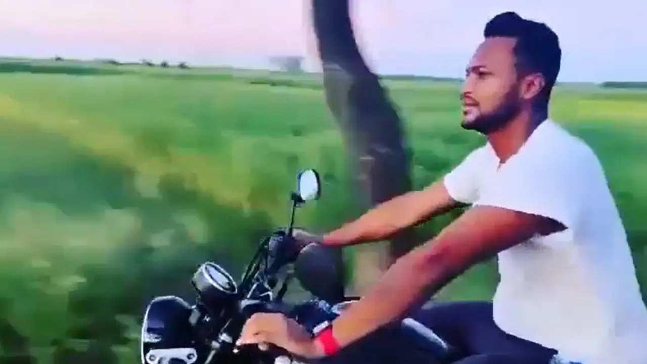 সাকিবের ‘হেলমেটবিহীন’ বাইক ভ্রমণের ভিডিও ভাইরাল