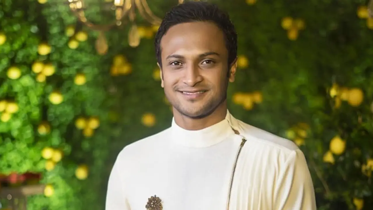 ঈদে ভক্তদের জন্য সুখবর দিলেন সাকিব