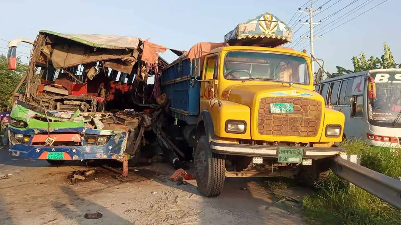 সারা দেশে সড়ক দুর্ঘটনায় ৩০ জন নিহত