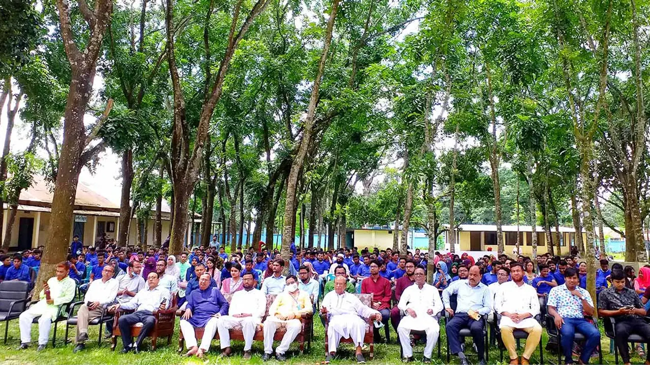 বিসিএস সুপারিশপ্রাপ্ত ১৭ জনকে সংবর্ধনা দিল ঠাকুরগাঁও চিরন্তন