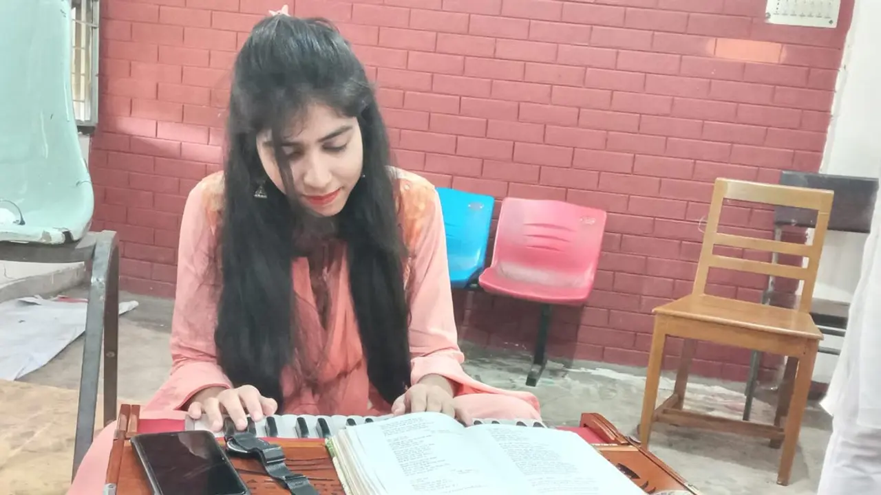 ঈদের ছুটি শেষে ফেরা হলো না ইডেন ছাত্রী উম্মে সালমার