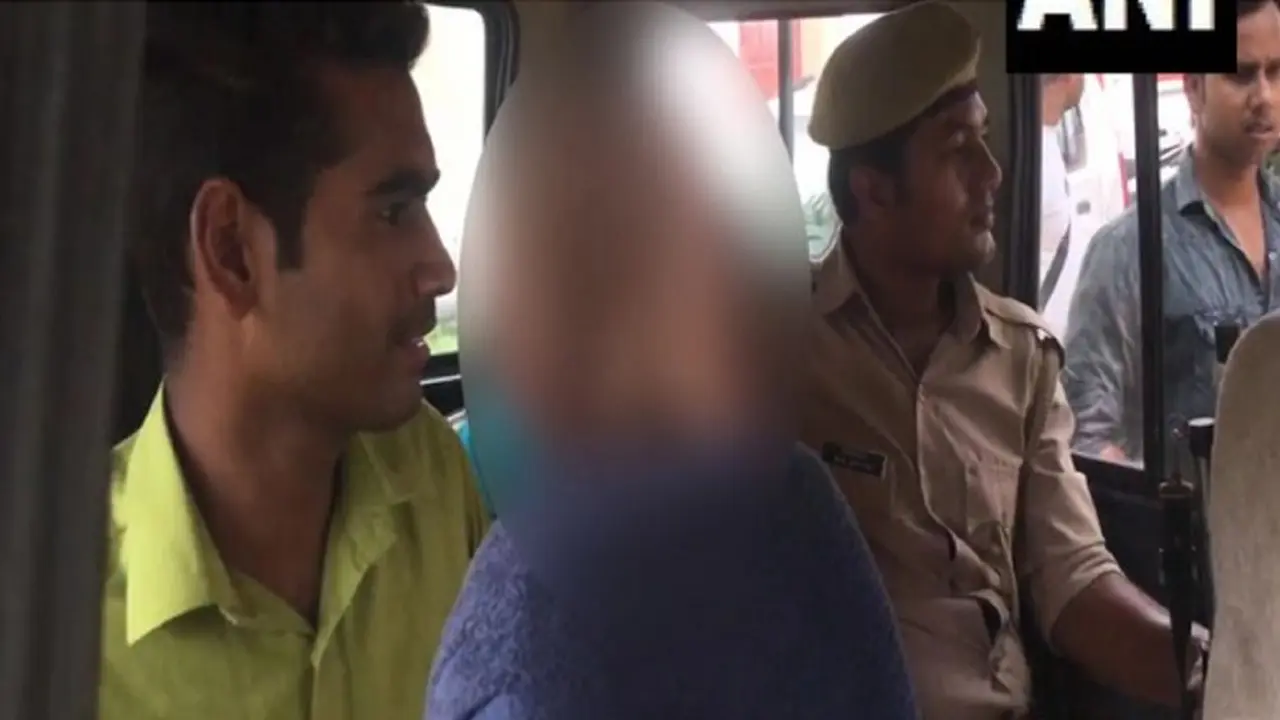 ছাত্রের সঙ্গে স্কুল শিক্ষিকার প্রেম, অবশেষে ছাত্রের হাতেই খুন