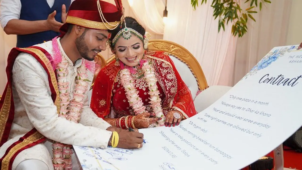 মাসে একটি পিৎজা, ১৫ দিন পর পর শপিংয়ের চুক্তিতে বিয়ে করলেন কনে