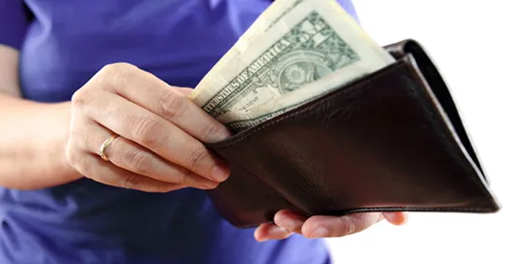 অনুমতি ছাড়া স্বামীর টাকা খরচ করা যাবে কি?