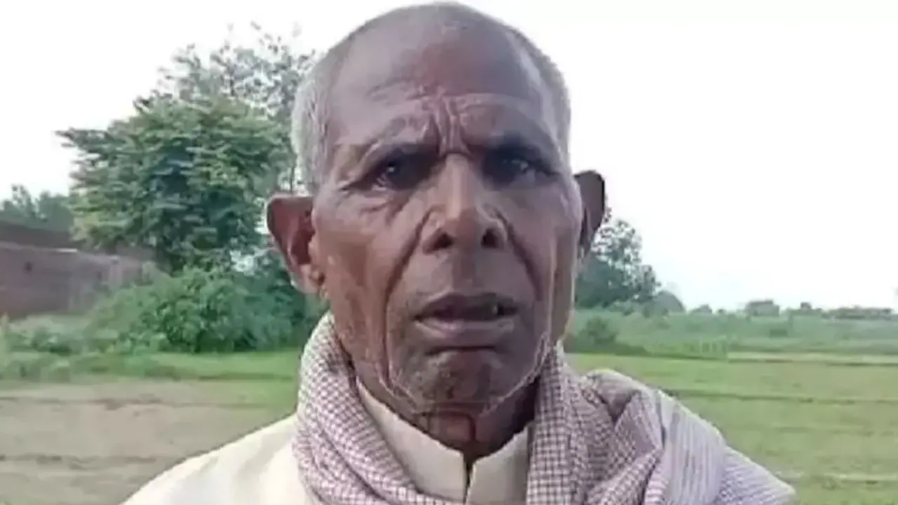 বয়স্কভাতা পাচ্ছেন না, খোঁজ নিয়ে বৃদ্ধ জানলেন তিনি বেঁচে নেই