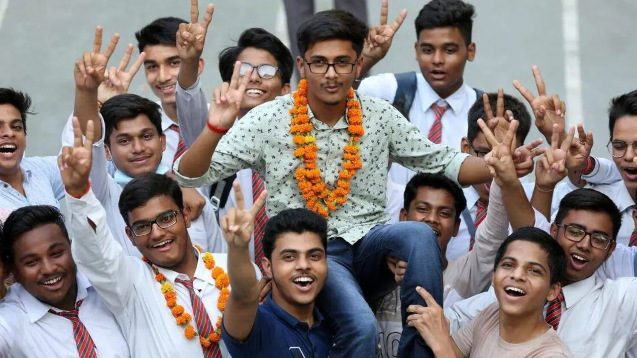 রাষ্ট্রবিজ্ঞান পরীক্ষায় ১০০ নম্বরের মধ্যে ১৫১ পেলেন শিক্ষার্থী