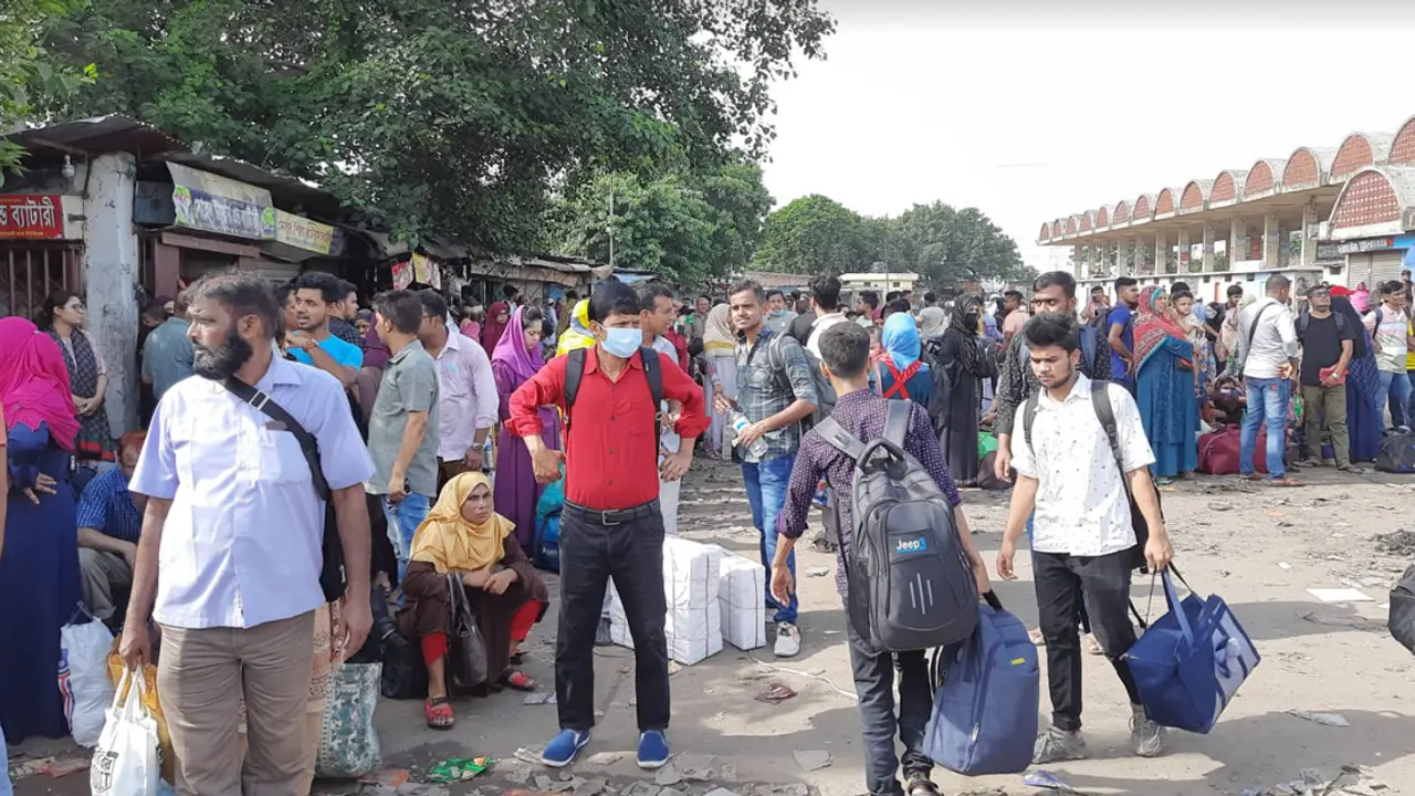 বাড়িফেরা মানুষের উপচেপড়া ঢল গাবতলীতে