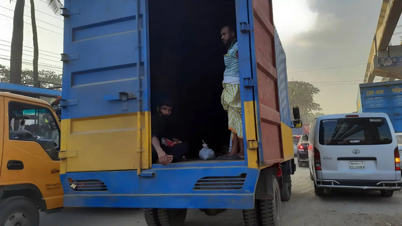 বাসে ট্রাকে কন্টেইনারে যে যেভাবে পারছে ছুটছে