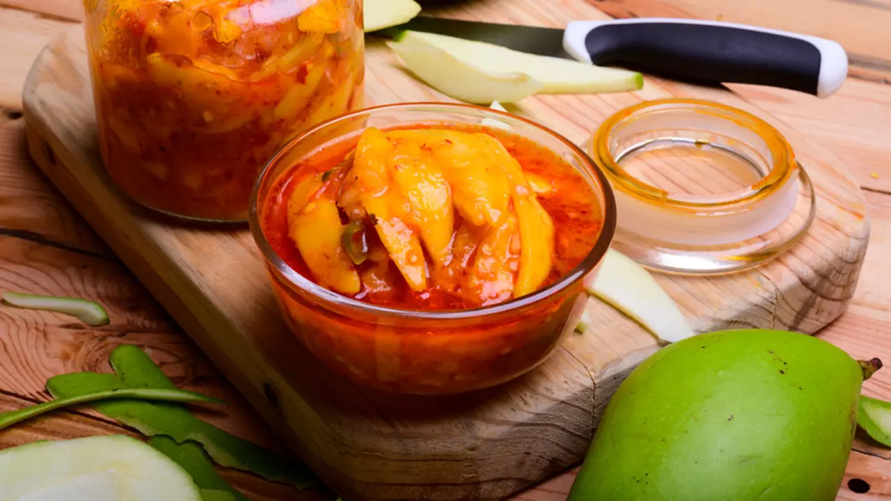 আমের মিষ্টি আচার তৈরির রেসিপি