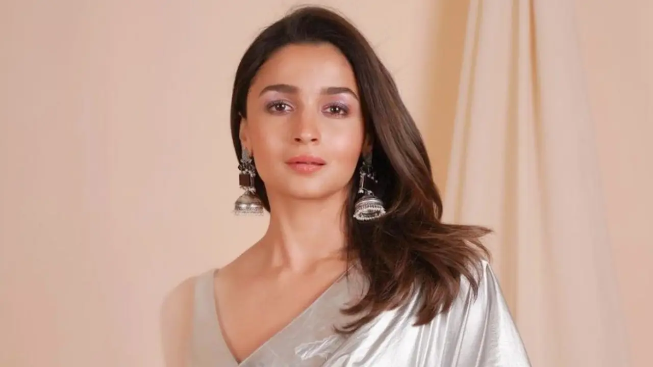 কার কারণে ‘স্টুডেন্ট অফ দ্য ইয়ার’ ছবিতে সুযোগ পান আলিয়া?