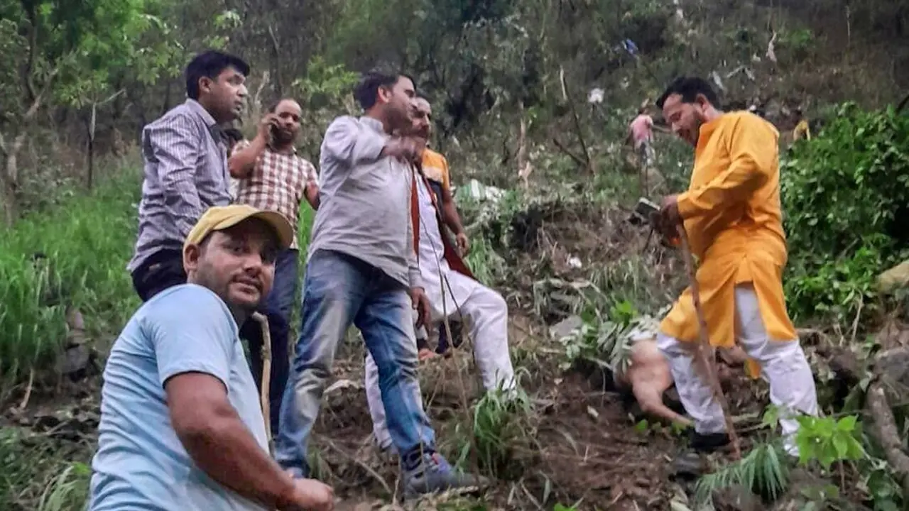 ভারতে বাস উল্টে ২২ জনের মৃত্যু