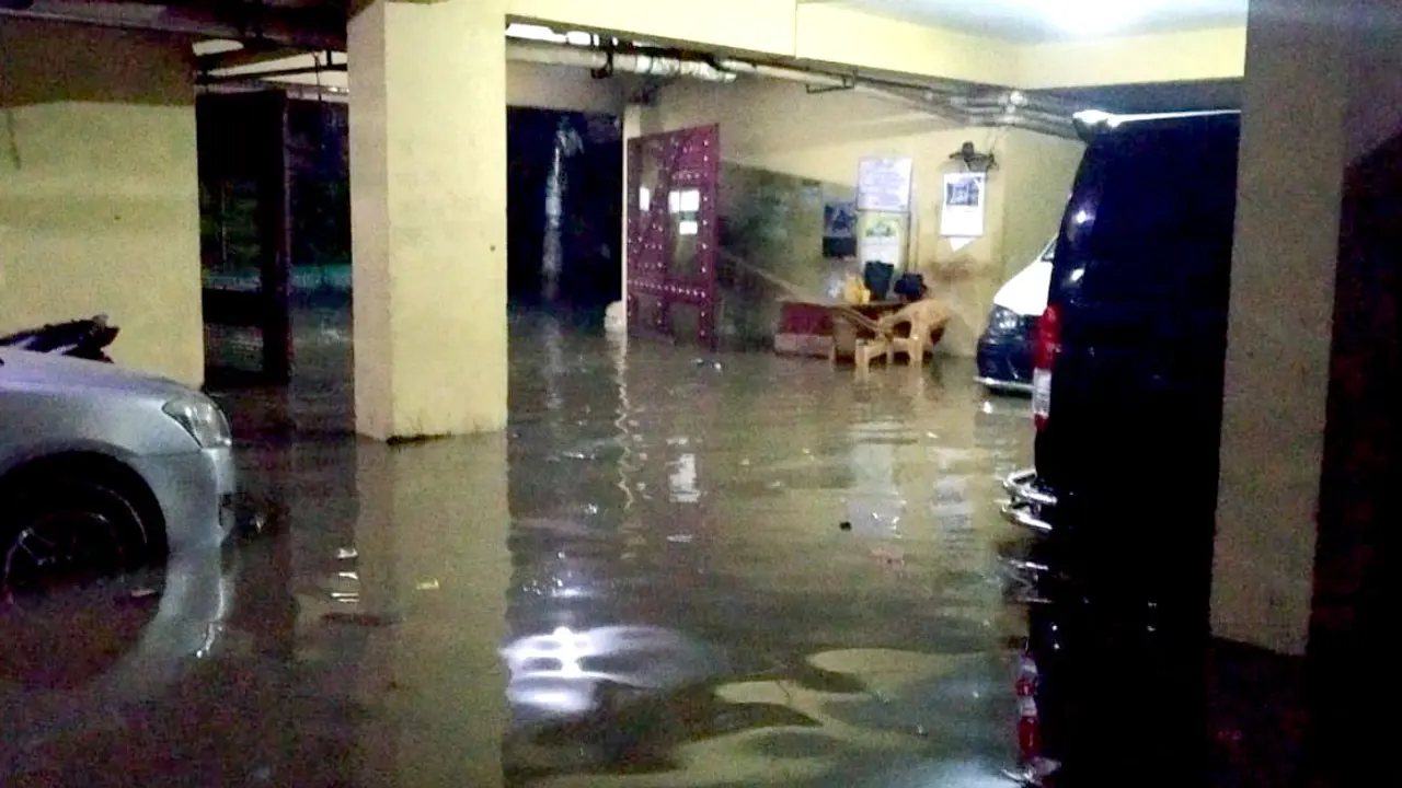 চট্টগ্রাম নগরীর বাসা-বাড়িতে ঢুকছে পানি