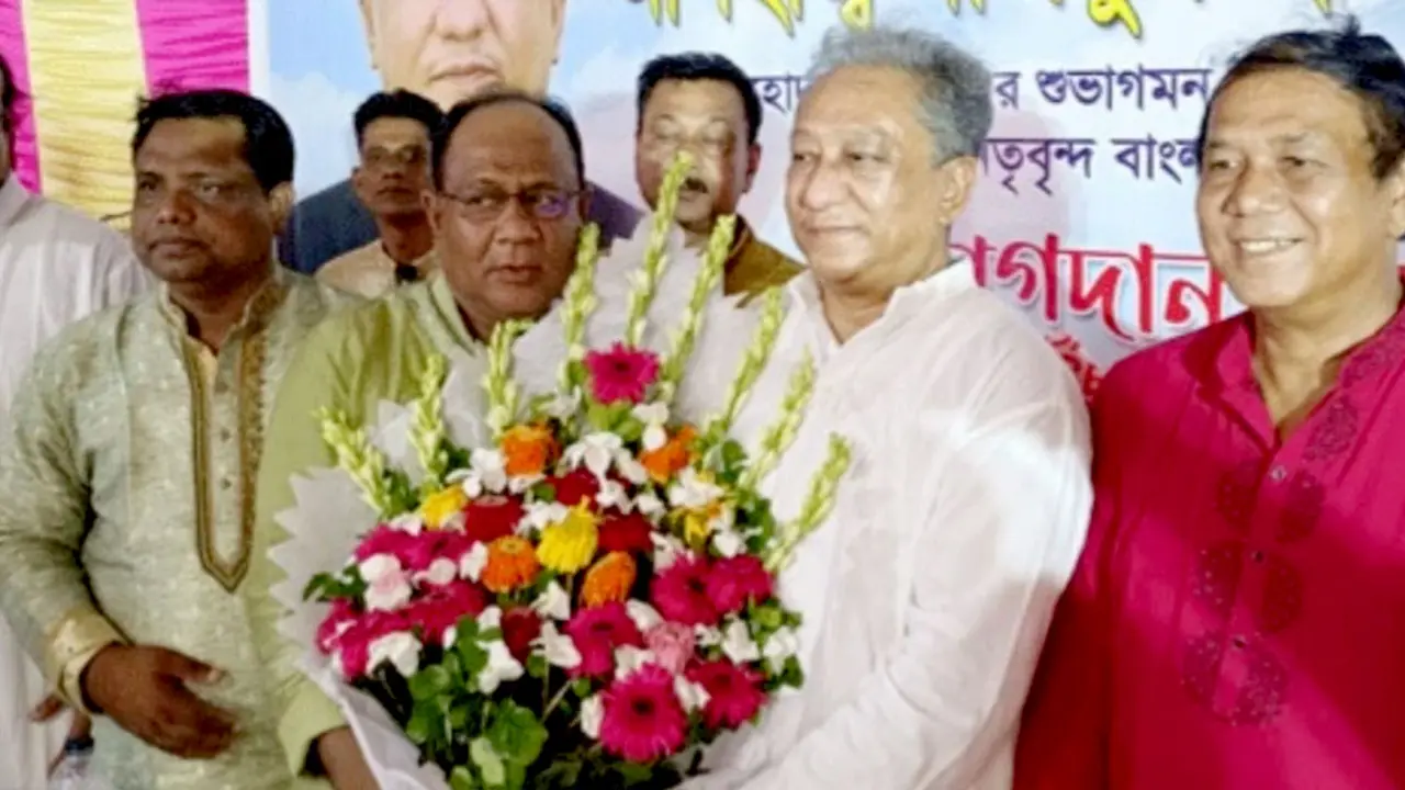 পাপনের হাত ধরে বিএনপির ২ হাজার নেতাকর্মীর আ.লীগে যোগদান