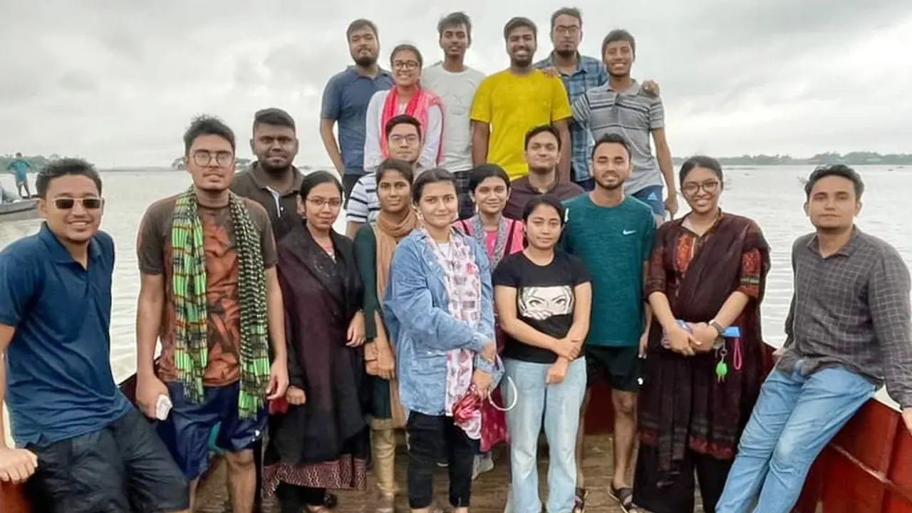 সুনামগঞ্জে বন্যায় আটকা ঢাবির ২১ শিক্ষার্থী