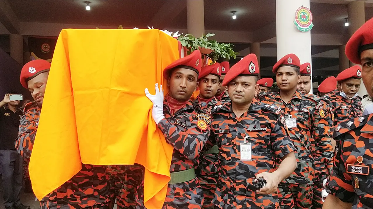 চোখের জলে শেষ বিদায় ফায়ার ফাইটার শাকিল তরফদারের