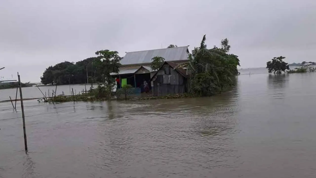 বজ্রপাত ভূমিধস বন্যা : ২ দিনে ২৬ জনের মৃত্যু