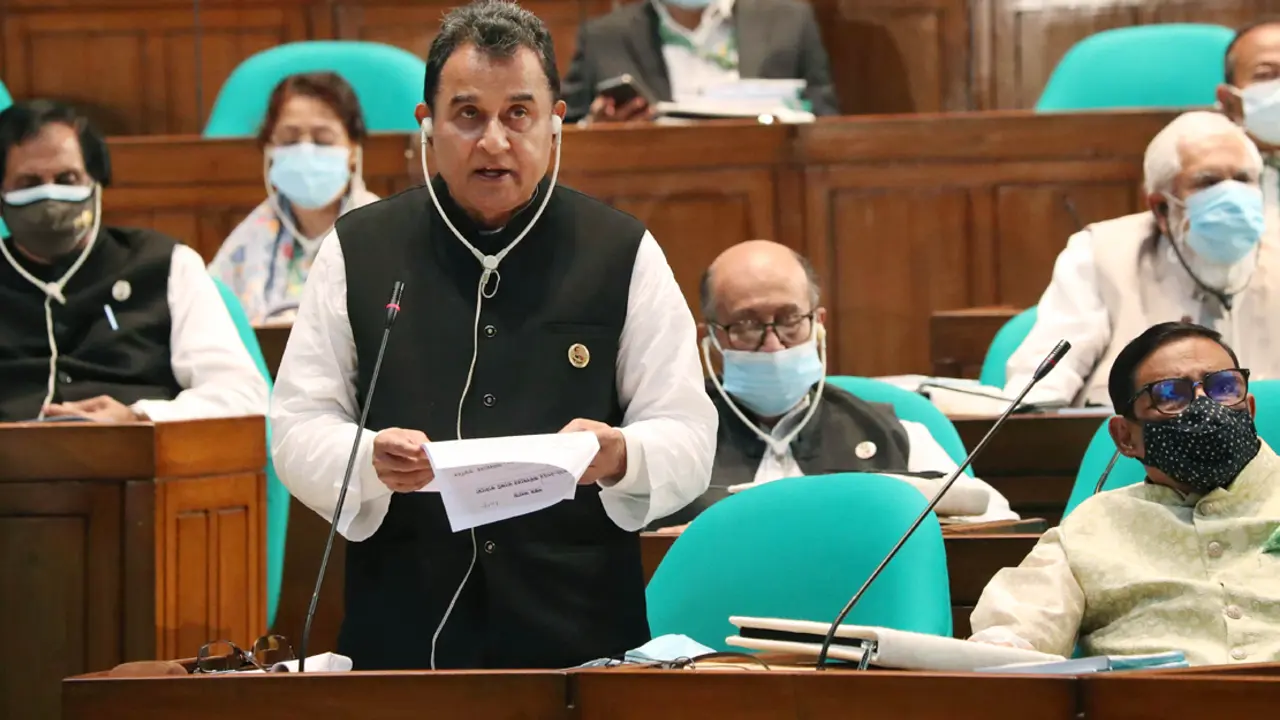 বাজেট পেশ করছেন অর্থমন্ত্রী