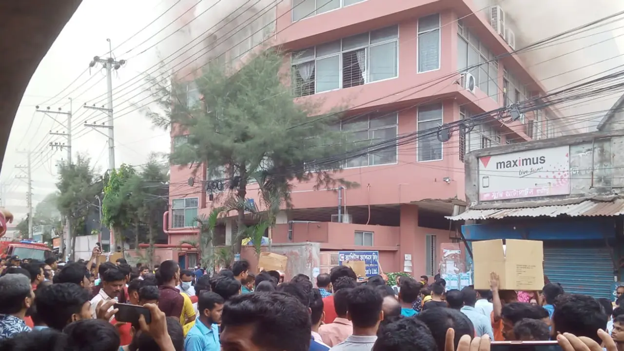 গাজীপুরে পোশাক কারখানায় আগুন, নিয়ন্ত্রণে ৫ ইউনিট
