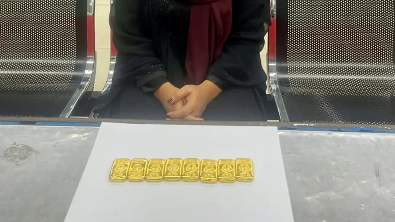 শাহজালালে স্বর্ণসহ নারী গ্রেপ্তার