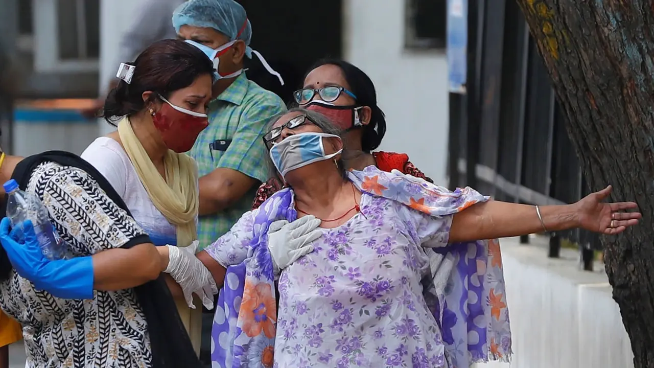 ভারতে শনাক্ত বাড়ল প্রায় ৪০ শতাংশ, একদিনে আক্রান্ত ১২ হাজারের বেশি