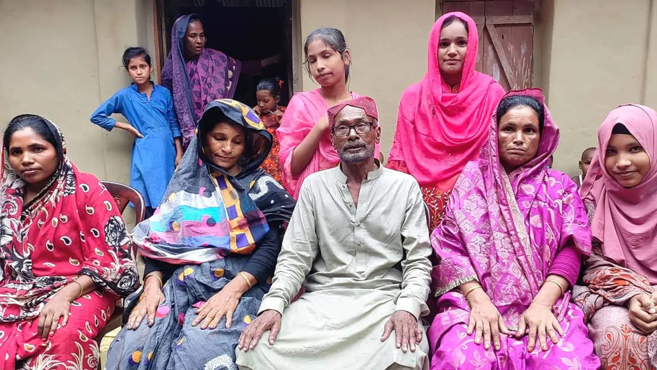 ৩৫ বছর পর পরিবারকে কাছে পেলেন মুনাফ