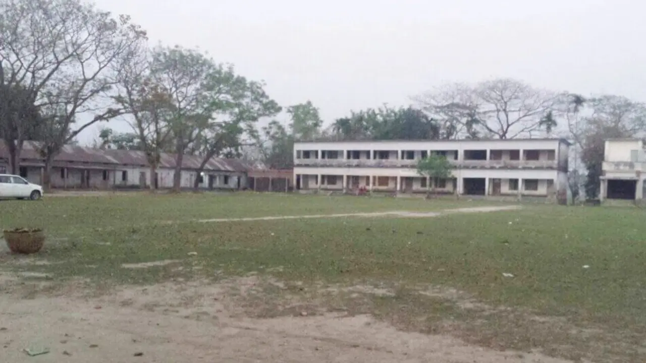 উত্ত্যক্তের প্রতিবাদ করায় চার শিক্ষিকাকে হেনস্তা