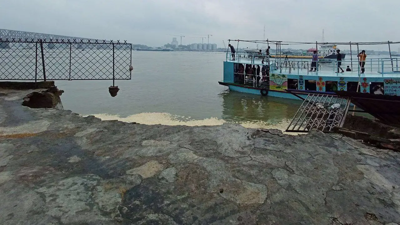 মেঘনা নদীতে রাইস মিল ভেঙে নিখোঁজ ২