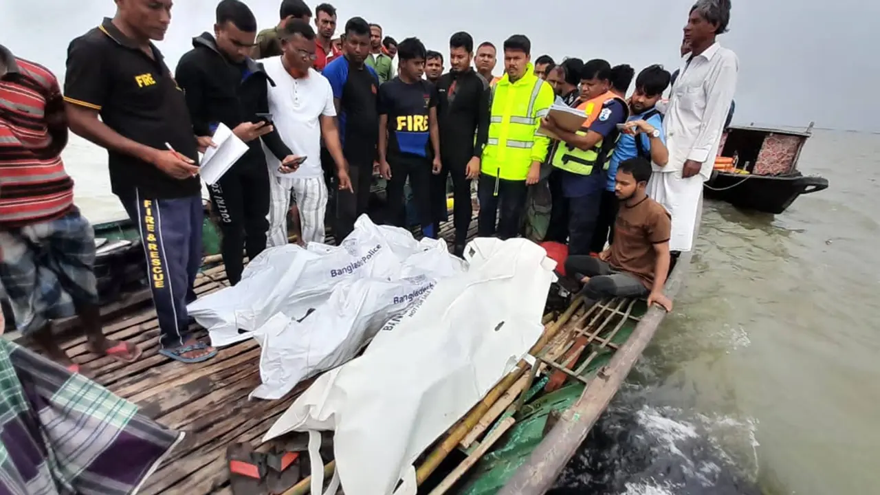 ইটনা হাওরে নৌকা ডুবে বাবা-ছেলেসহ ৩ জনের মরদেহ উদ্ধার