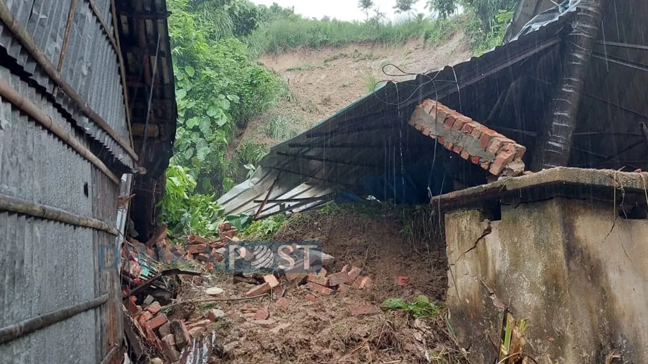 চট্টগ্রামে রাতে পাহাড় ধসে নিহত ৪