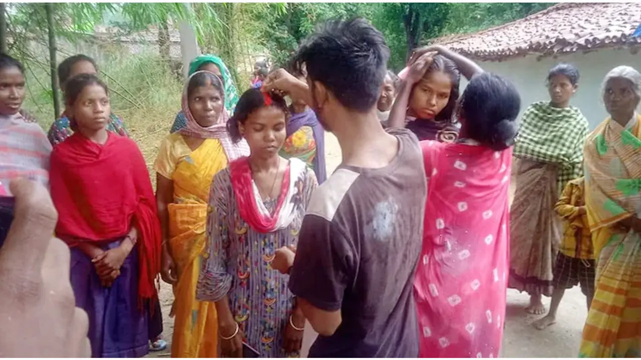 এক আসরে দুই প্রেমিকাকে বিয়ে করলেন যুবক
