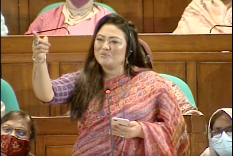 সংসদ অধিবেশনে মমতাজ
