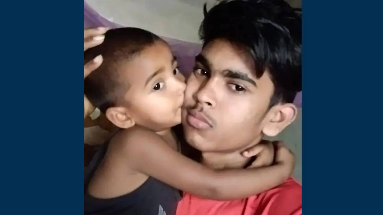 সংসারের হাল ধরতেই লেখাপড়া বাদ দিয়ে ডিপোতে চাকরি নেন অলিউর
