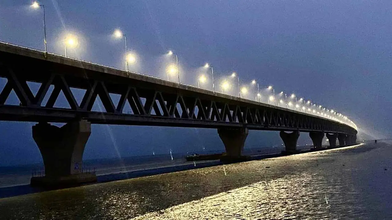 একযোগে জ্বলল পদ্মা সেতুর ৪১৫ ল্যাম্পপোস্ট