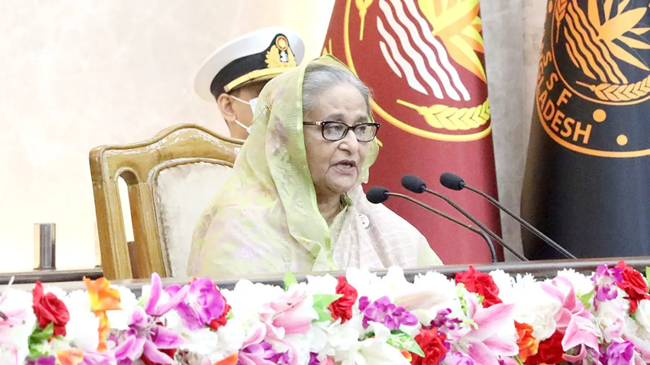 সশস্ত্র বাহিনীসহ সব বাহিনীকে সজাগ থাকার নির্দেশ প্রধানমন্ত্রীর