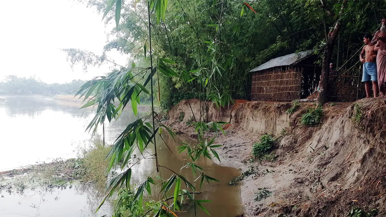 ঘাঘটে বিলীন ঘরবাড়ি, আতঙ্কে গুচ্ছগ্রামের মানুষ