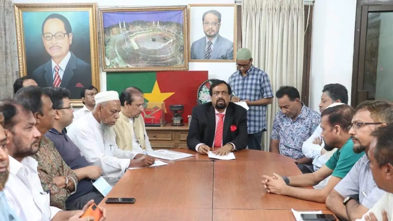 ত্রাণ নিয়ে কোনো রাজনীতি নয় : হাওলাদার
