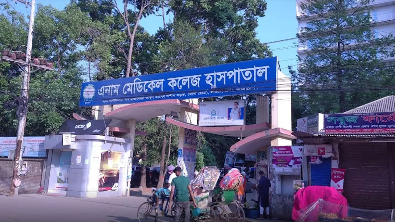 শিক্ষার্থীর স্টাম্পের পিটুনিতে শিক্ষক আইসিইউতে ভর্তি