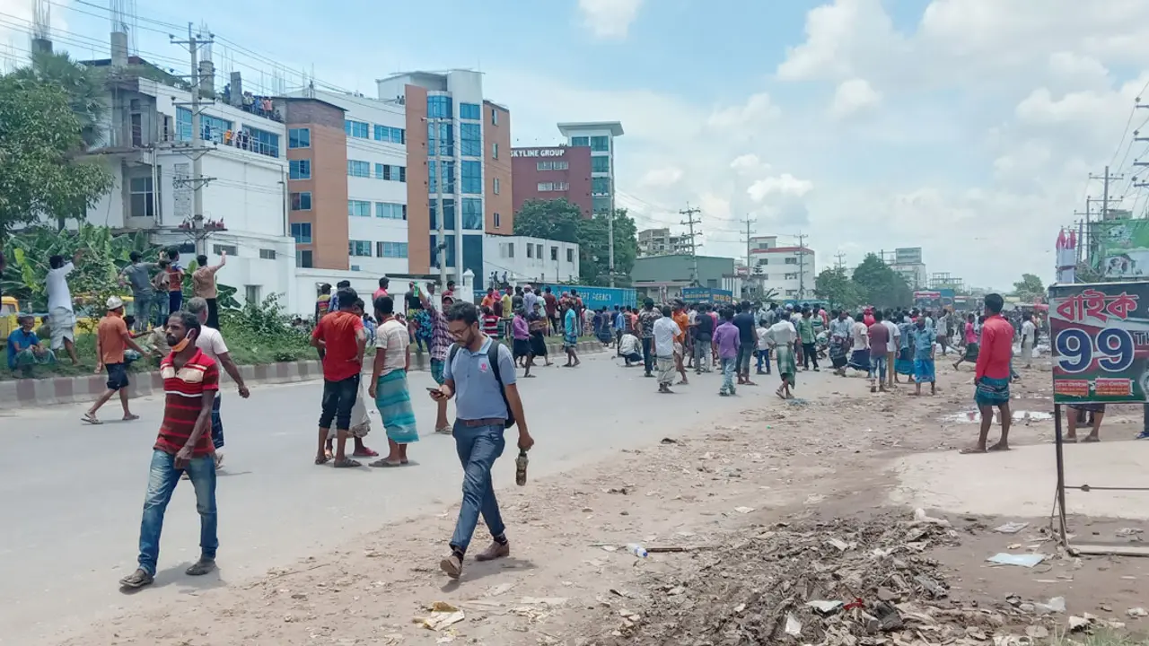 পুলিশের ওপর হামলার ঘটনায় ২৫ জনের বিরুদ্ধে মামলা