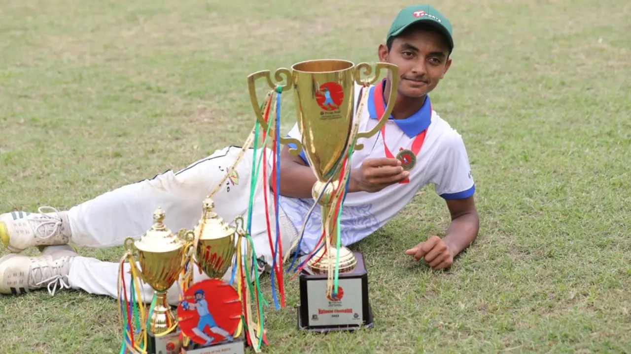 স্বপ্নের ফানুস উড়ালেন স্কুল ক্রিকেটের সেরা শিহাব